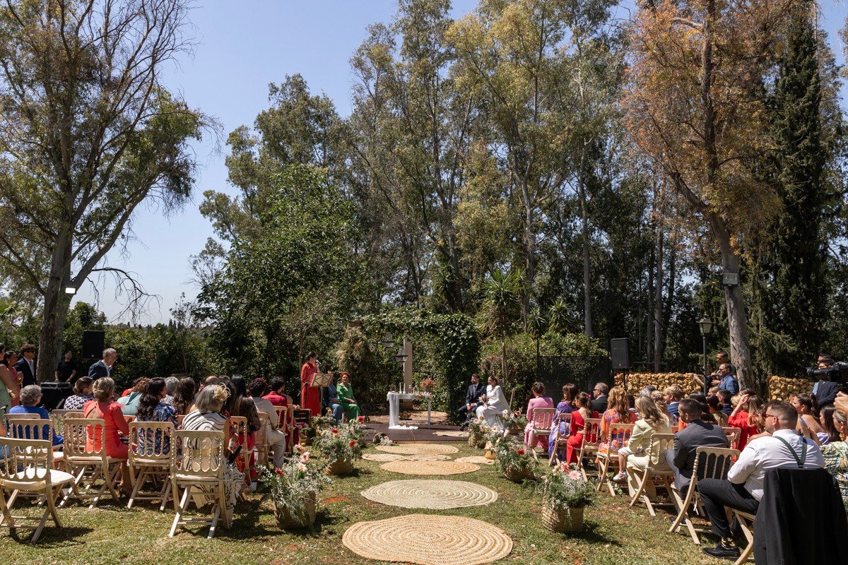 Ceremonia civil al aire libre en hacienda para bodas en Sevilla